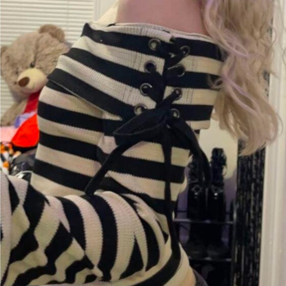 Striped Off The Shoulder Lace Up Side Tee - Picture 2 of 9